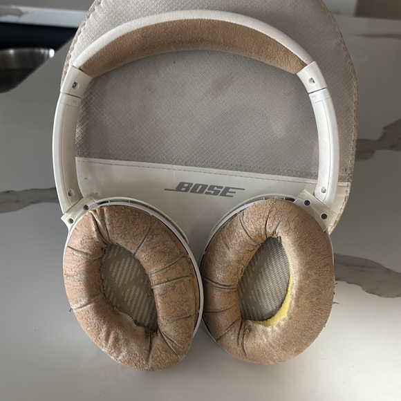 Bose Quiet Comfort Headphones - Picture 2 of 5